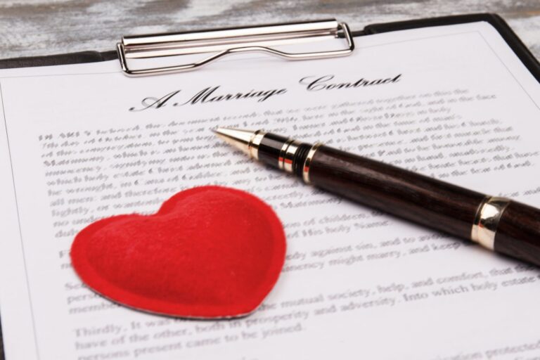 Divorce New Jersey - marriage contract red hear pen